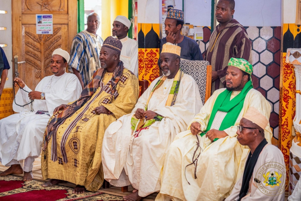 Veep extends Ramadan greetings, donates to Cape Coast Central Mosque Veep extends Ramadan greetings, donates to Cape Coast Central Mosque