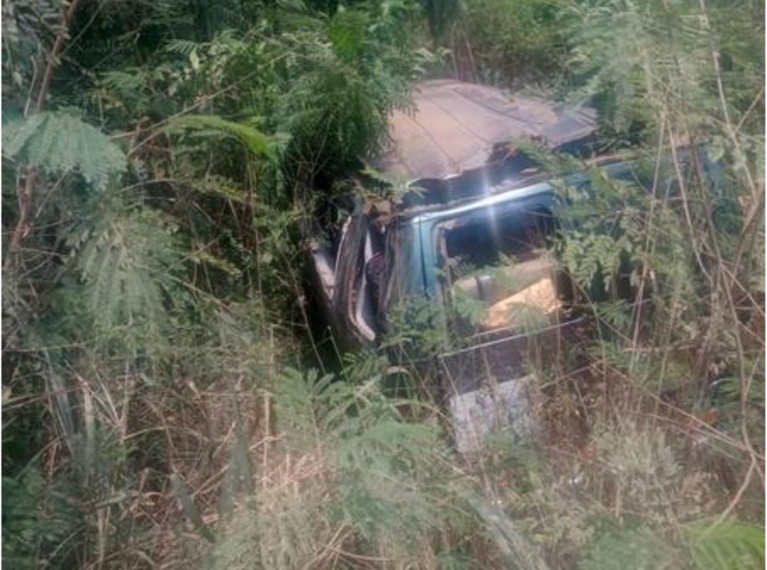 15 injured as Ford Transit overturns at Gomoa Onyaazde