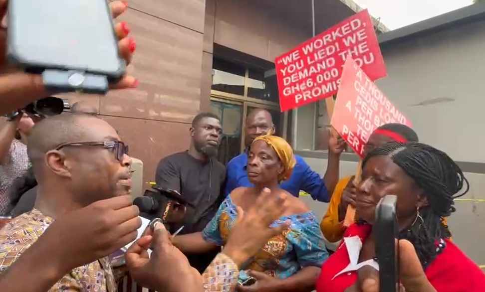 Cocoa farmers picket COCOBOD, accuse gov't of betrayal over prices