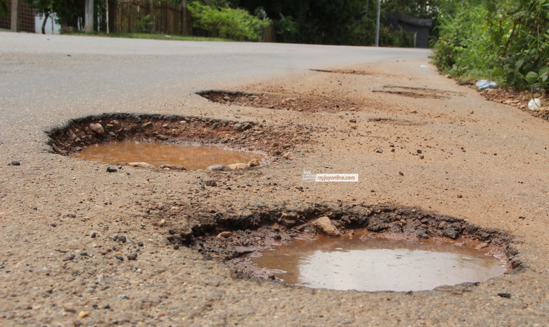 La route Oda-Akyem Swedru se dégrade, présentant un risque