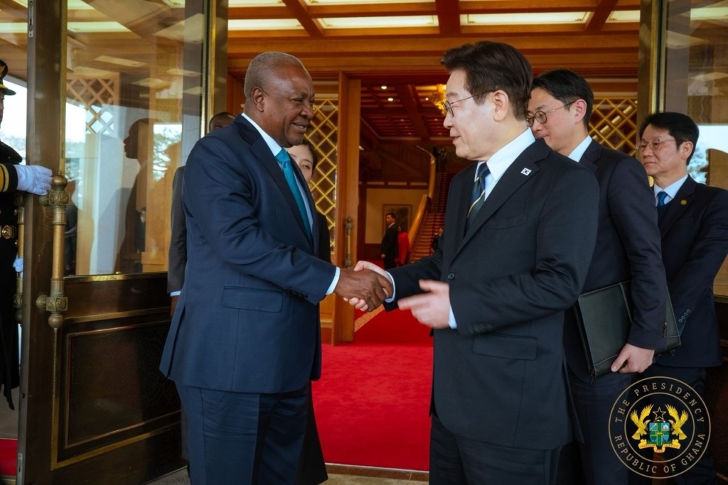 Photos: Mahama holds bilateral talks with South Korea’s Lee – MyJoyOnline