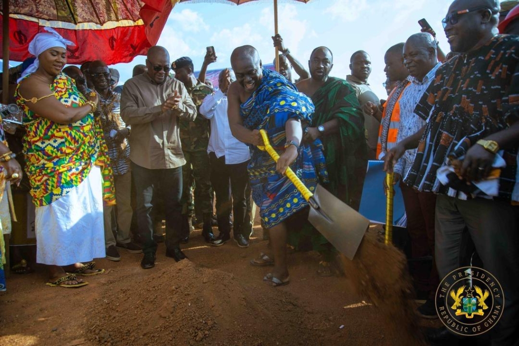 Photos: Mahama cuts sod for 24-hour economy market at Dormaa Ahenkro