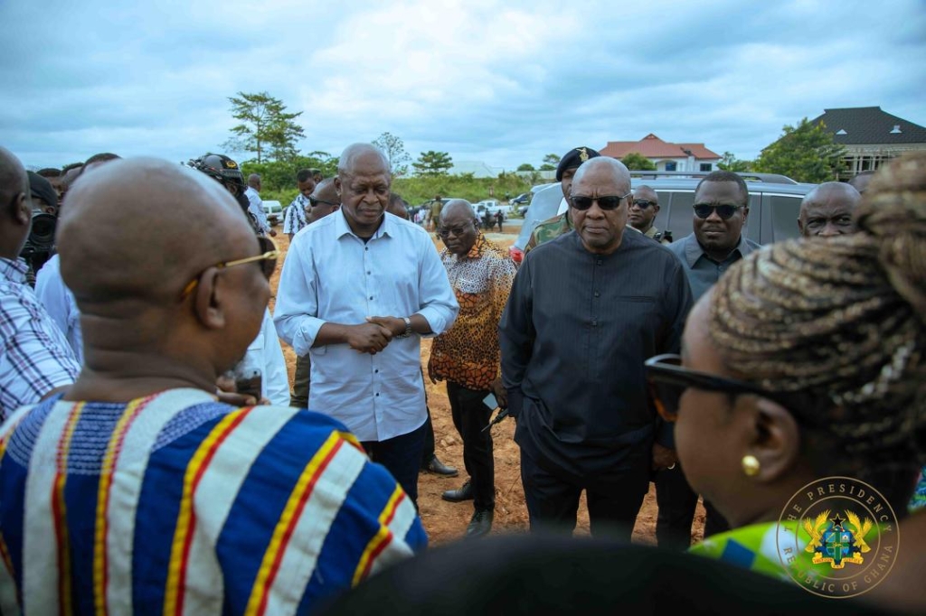 Mahama cuts sod for new Sunyani Airport project at Nsoatre