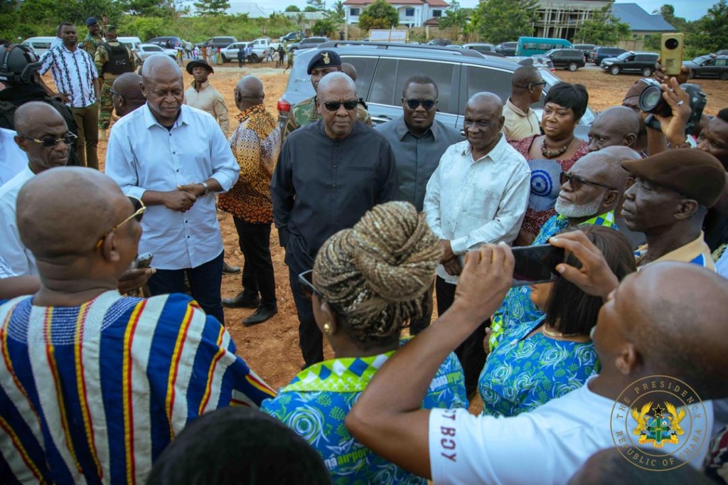 Mahama cuts sod for new Sunyani Airport project at Nsoatre