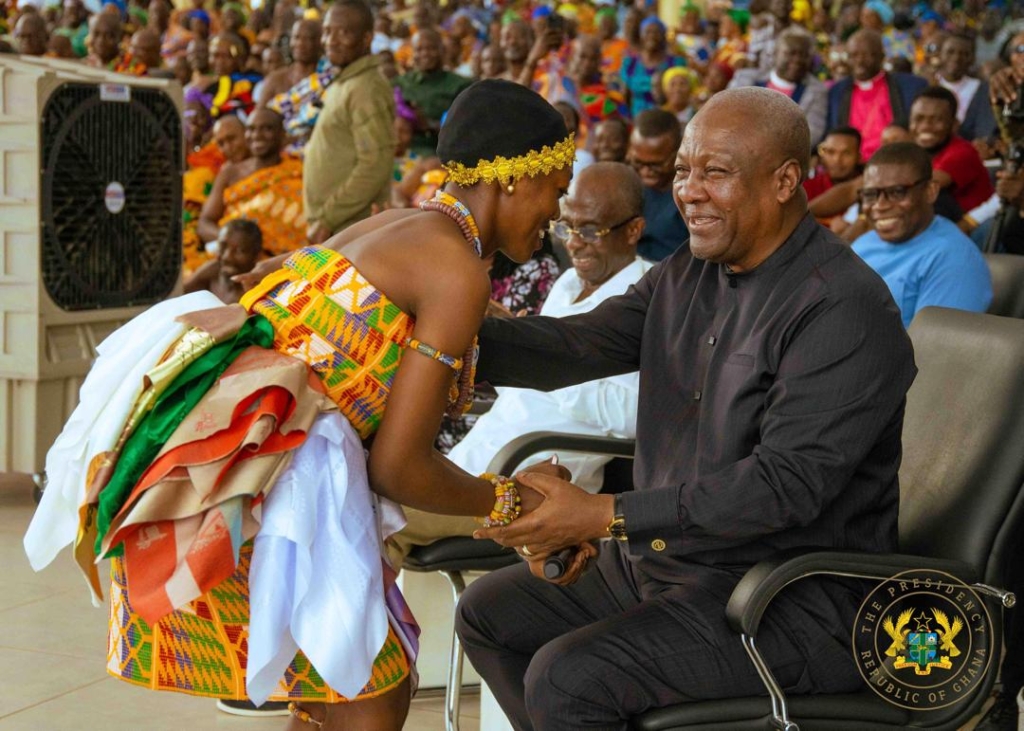 Mahama engages Bono residents, outlines key projects under Resetting Ghana tour