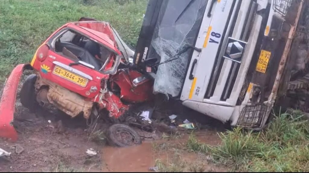 Three vehicles collide at Techiman-Tadieso Junction on Palm Sunday; several injured Three vehicles collide at Techiman-Tadieso Junction on Palm Sunday; several injured