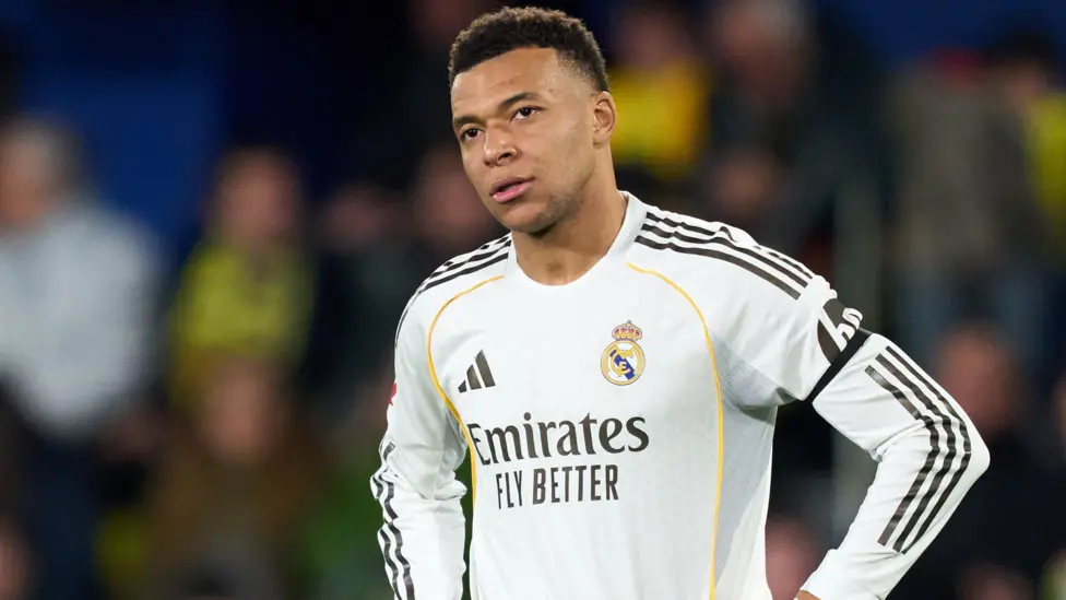 Mbappe has knee sprain with no surgery...