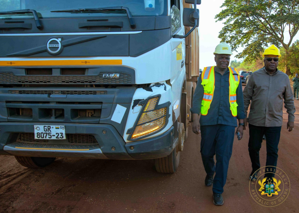 Mahama inspects Jinijini–Sampa road as part of “Resetting Ghana Tour”