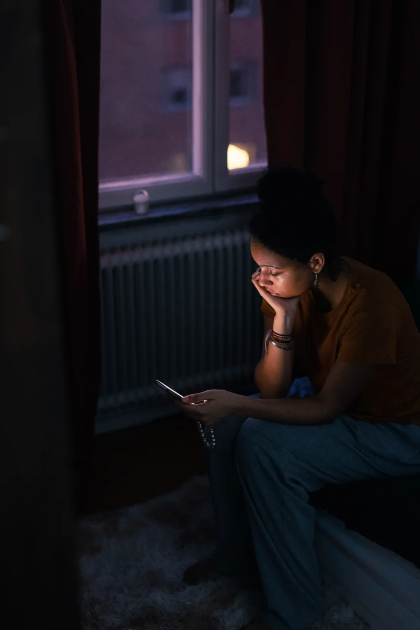 Heavy social media use linked to lower youth happiness – World Happiness Report