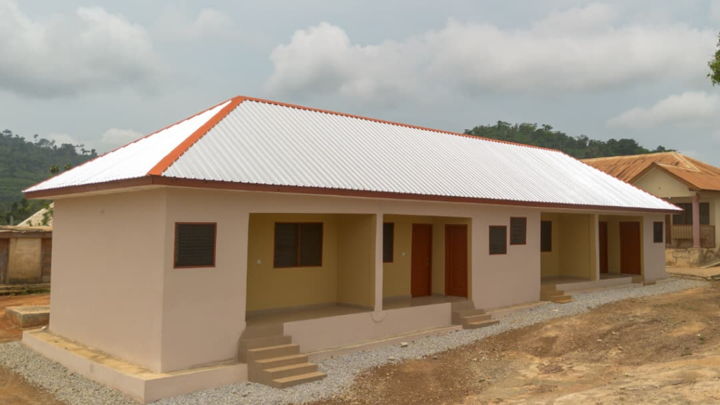 Akoti Chief lauds Chirano Sefwiman Foundation, Asante Gold for new teachers’ quarters