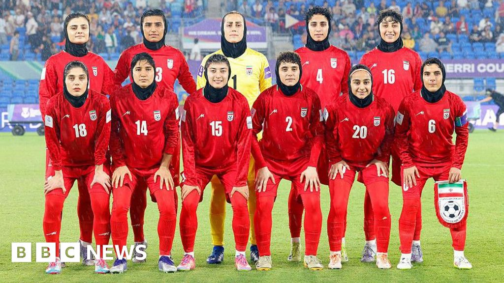 Five Iranian footballers granted...