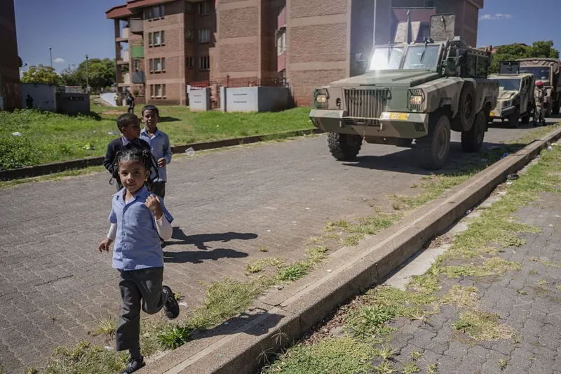 South African army arrive in crime hotspots to help tackle gangs