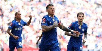 Fernandez fires Chelsea to FA Cup final showdown with Man City