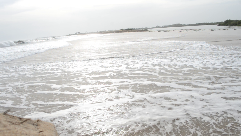 Sea breaks into Volta River around Fuveme; ...