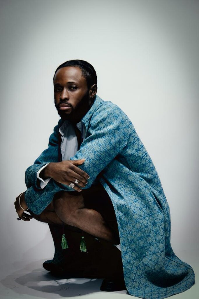 Ghanaian artist launches global campaign with world’s largest handbag