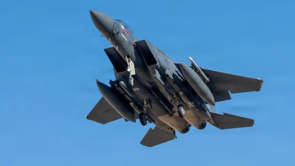 Search for missing US airman continues as Trump threatens ‘hell’ if Iran does not reach deal