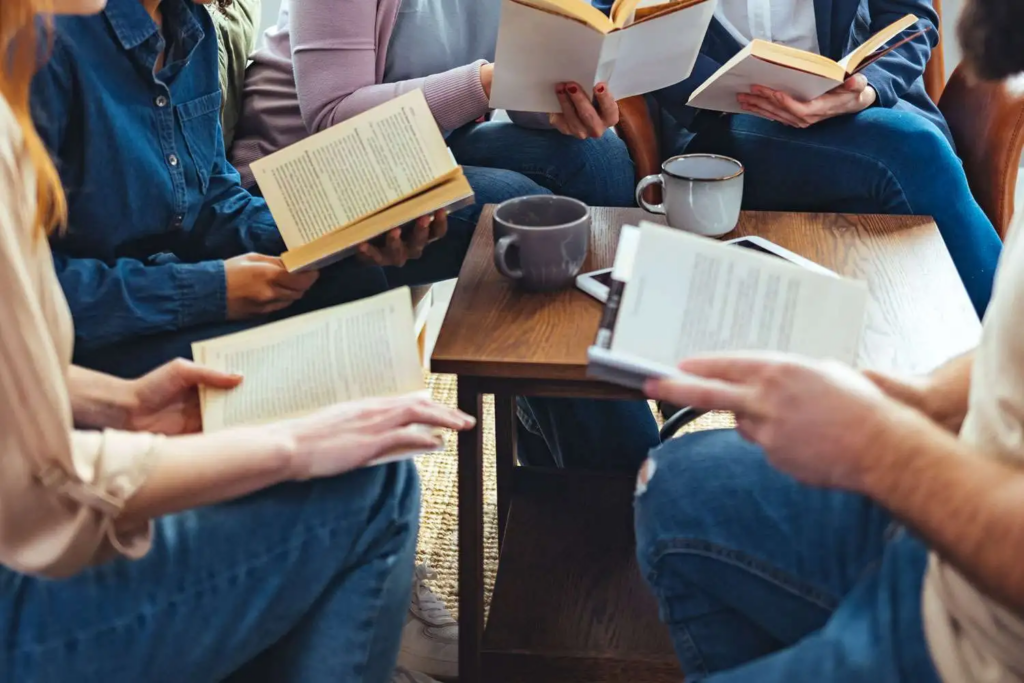 Why people are paying $1,000 to read in silence with strangers