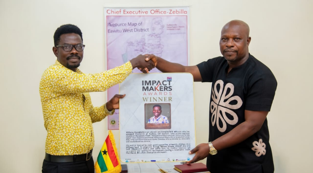 JoyNews Impact Maker, Williams Akongbabre, presents award to people of Bawku West