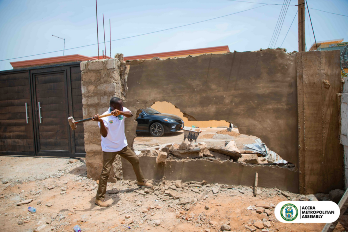 AMA enforces planning rules, demolishes wall built on public right of way