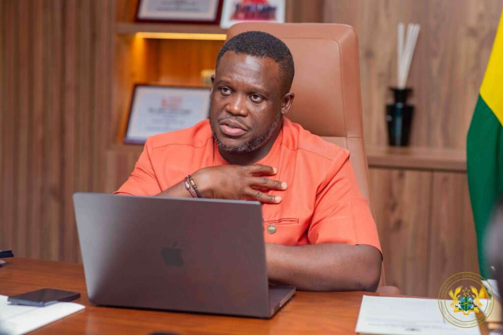 ‎Communications Minister explores...