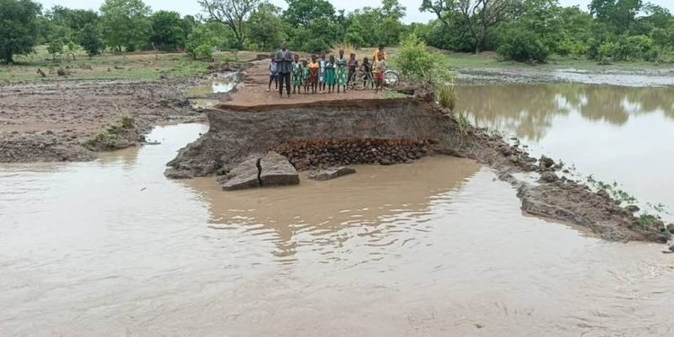 Heavy rains destroy bridge, cut off some...