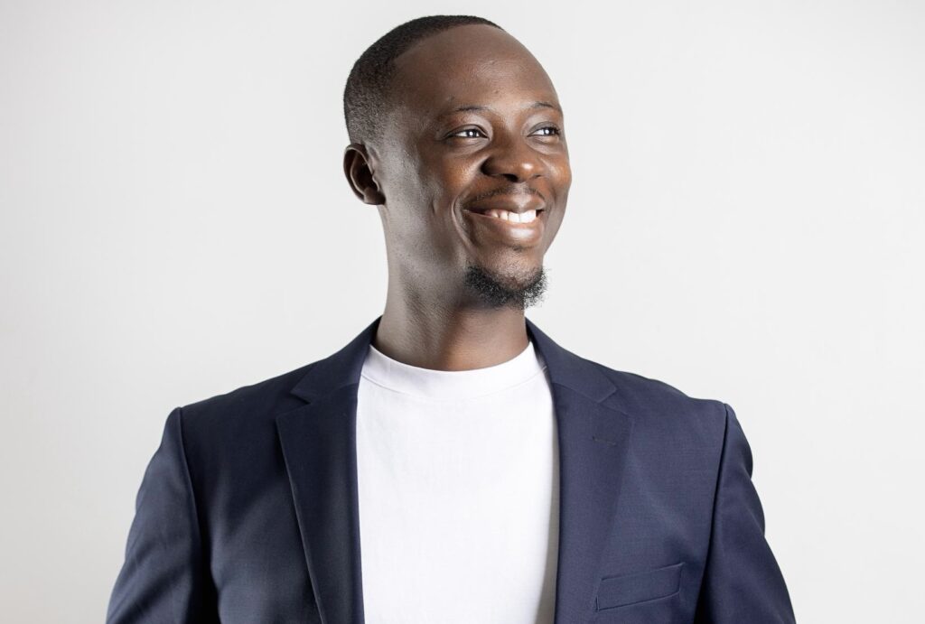Kofi Ennin releases inspiring new single ‘Overflow’