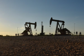 Oil pulls back as traders look for progress on US-Iran talks