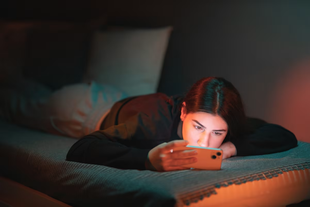 Teens need to press pause on late-night...