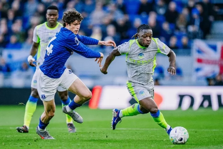 Man City score late equilizer but title hope dented in Everton thriller
