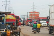 Motorists and pedestrians decry worsening encroachment on roads and pavements in Avenor
