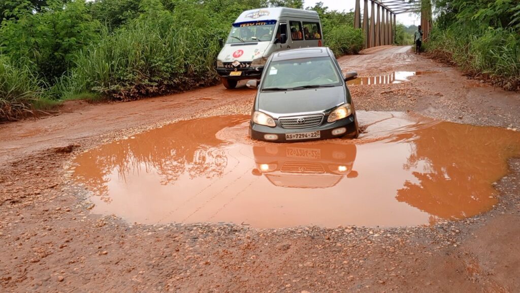 Residents urge action on deplorable roads in Manso