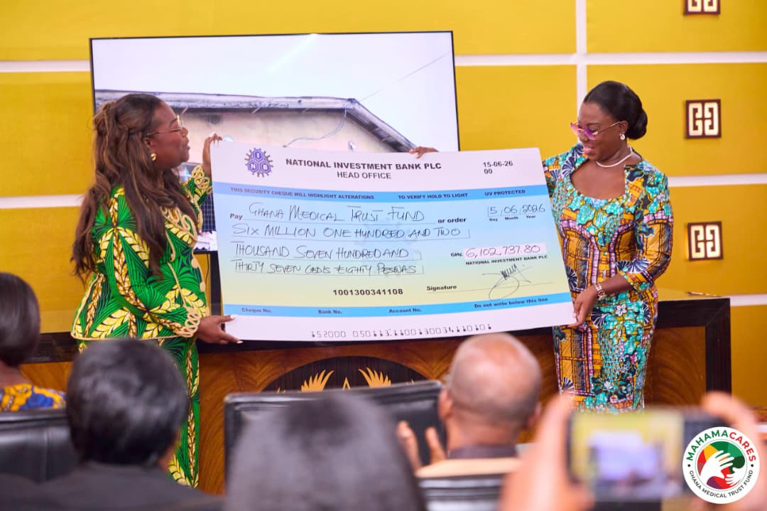 Oye Bampoe Addo leads presidential staffers to present ₵6.1m cheque to Ghana Medical Trust Fund