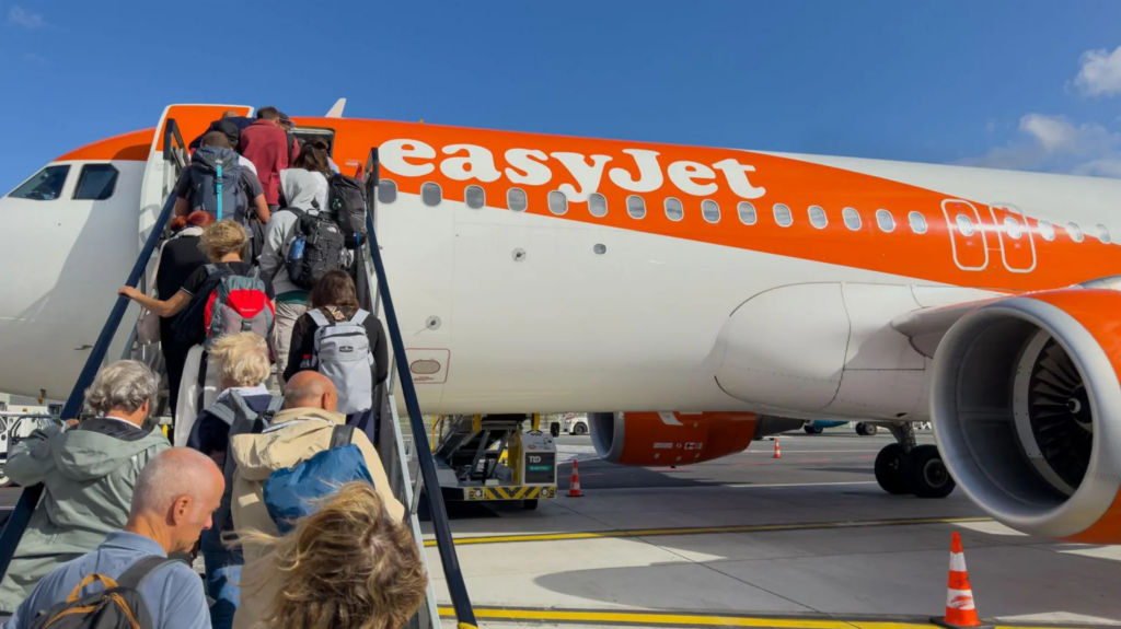 EasyJet says US bidder trying to buy it...