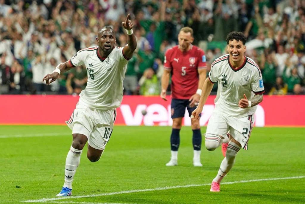 Mexico maintain 100% winning record as...