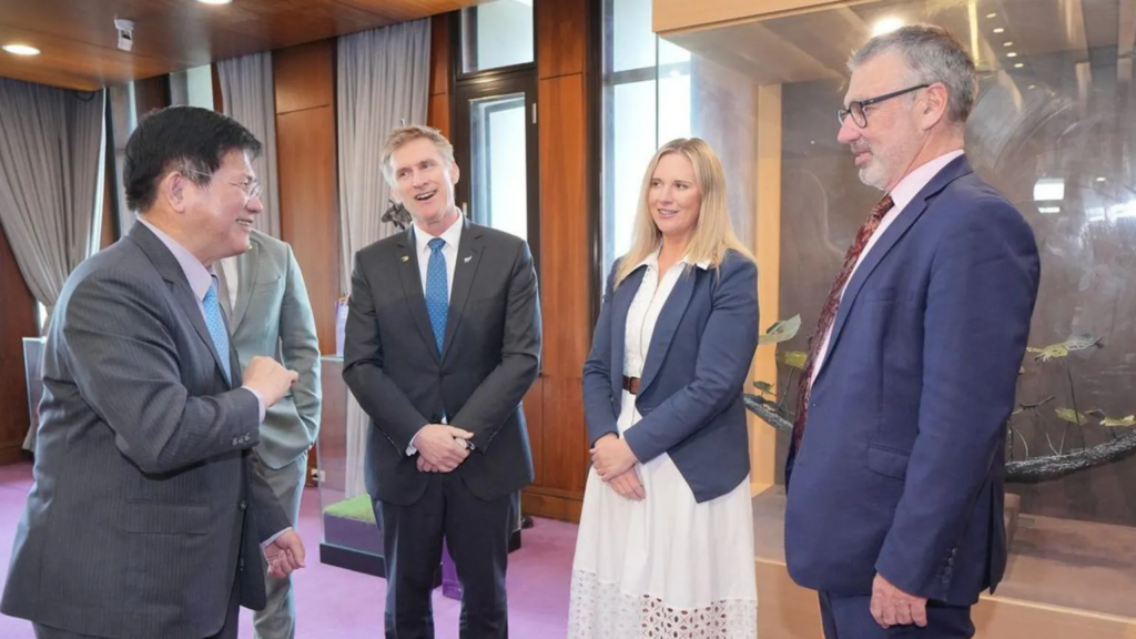 China bans four New Zealand MPs over...