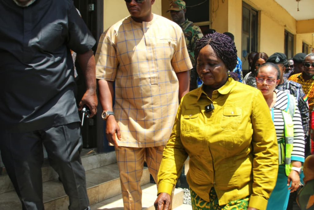 Photo Story: Vice President visits Accra fire scene, donates relief items to victims