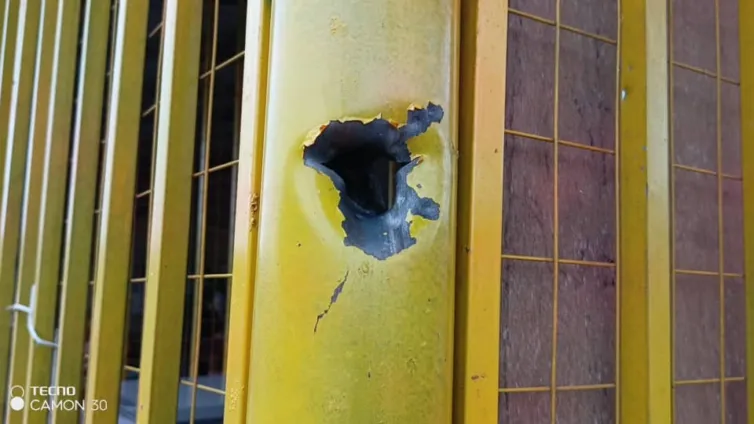 Police hunt gunmen after fatal robbery attack on M