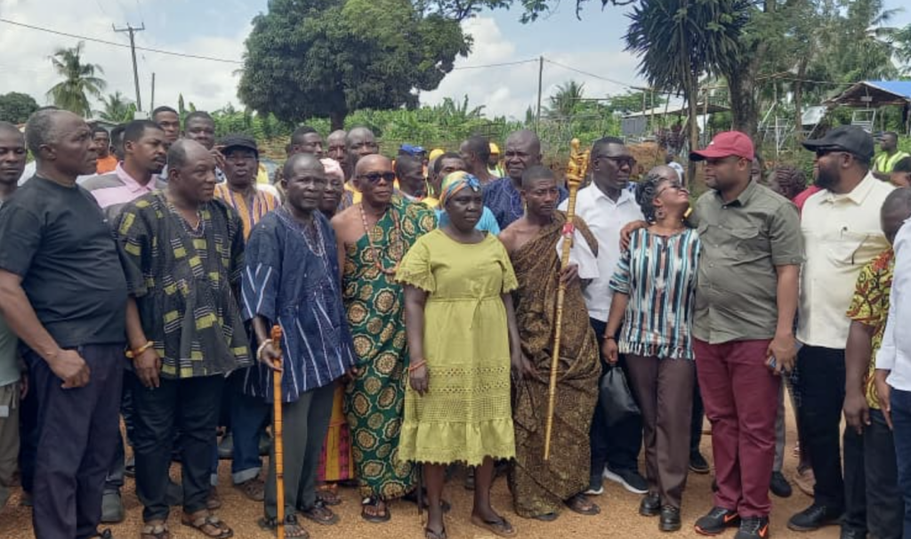 Hohoe MP cuts sod for construction of bridges in constituency