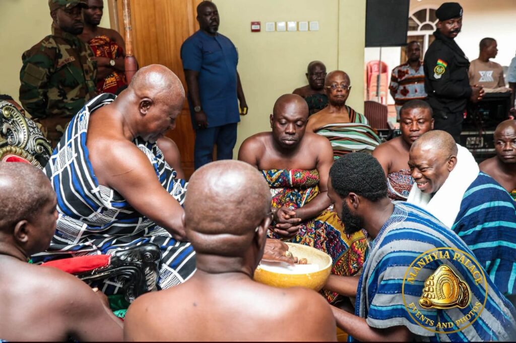 Delegation from Dagbon informs Otumfuo of the passing of Ya-Na Abukari II