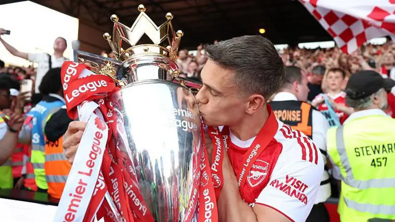Arsenal agree fee for Trossard move to...