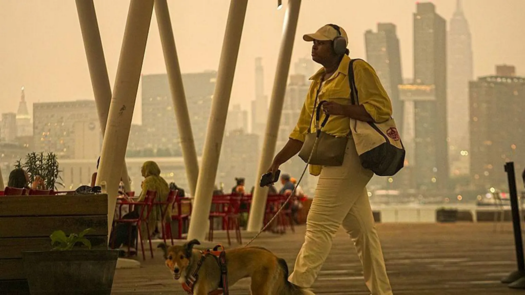 More than 800 Canadian wildfires burning as air quality alerts extend to US