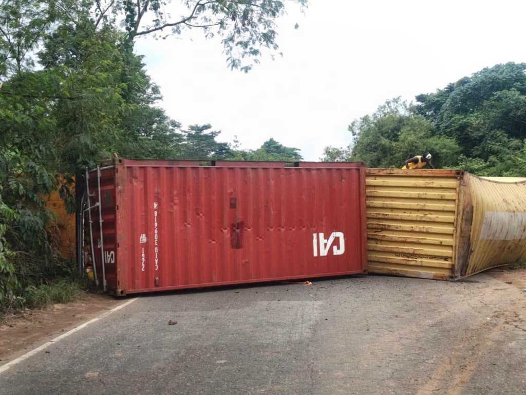 Police divert traffic as articulated truck ...
