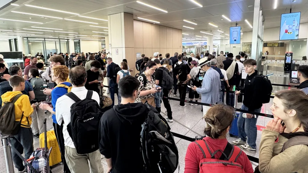 Ryanair warns of ‘queue chaos’ from new EU ...