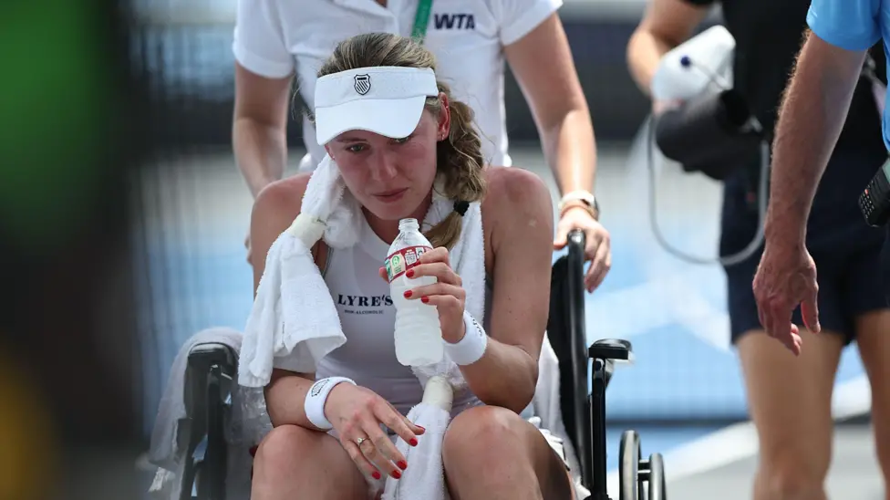 Alexandrova collapses on court amid 34C...