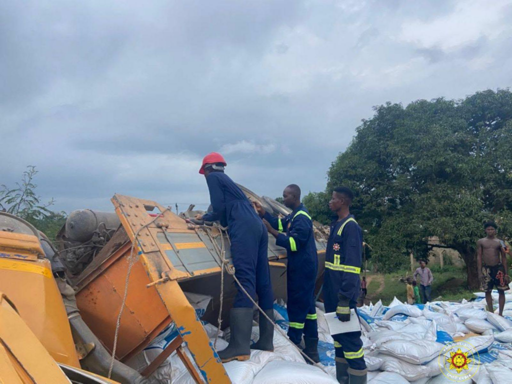 One injured after Kia Rhino truck overturns on Accra–Kumasi Highway at Omenako