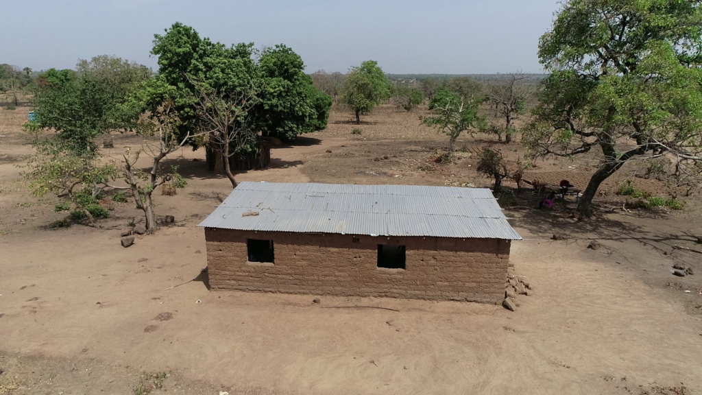 Siiru residents contribute to build their...