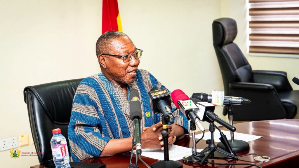 Promotion pay row: Gov’t gives teachers...