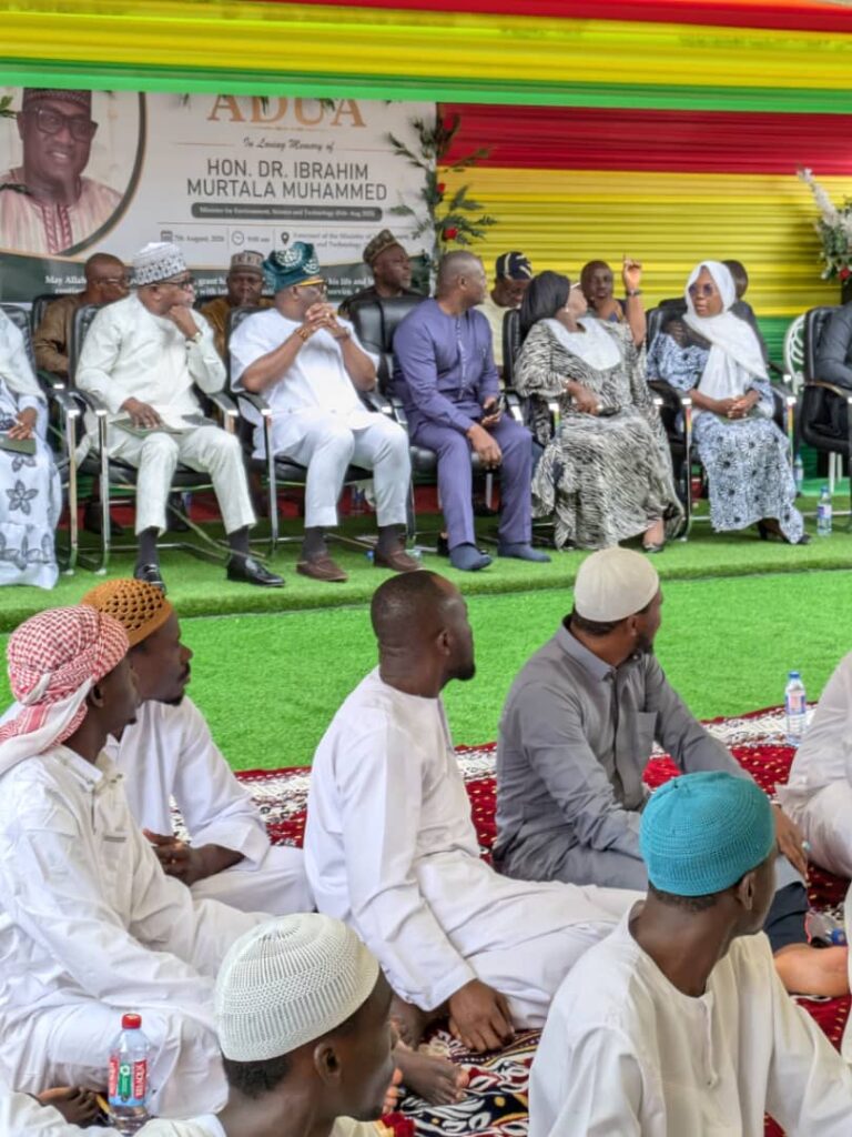 Lands Minister honours former Environment, ...