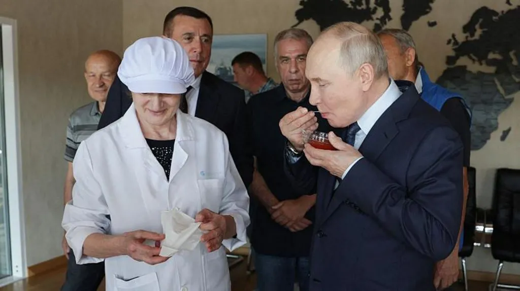 Japan PM says Putin’s visit to disputed...