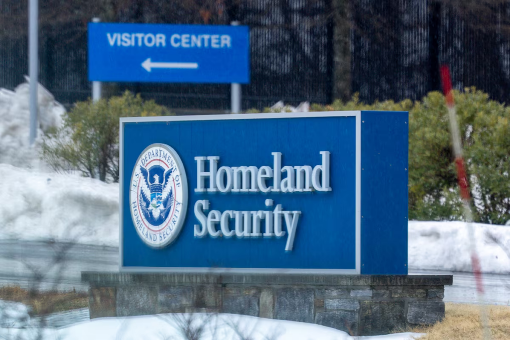 US judge allows Trump to end thousands of...